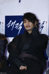 独家：《海盗》雪天开工 孙艺珍霸气雪莉遭绑