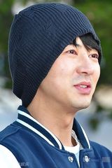 组图：神话成员JunJin退役 众粉丝迎接感动落泪