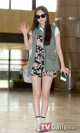 组图：WonderGirls昭熙时尚机场造型曝光