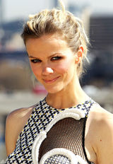 组图：超模布鲁克林-戴可儿亮相《战舰》发布会