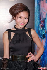 组图：周秀娜惊现高低奶 揶揄旧爱先关心女友