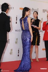 高清图：Angelababy深V长裙现身 林家栋绅士护花