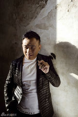 组图：吕一丁熟男写真儒雅帅气展现绅士魅力