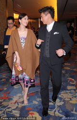 组图：吴奇隆刘诗诗情侣装 深情对视秀恩爱