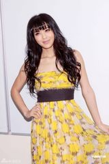 幻灯图：林峰唱歌演戏两不误 官恩娜推新歌人气增