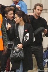 组图:小贝现身《秘密特工》片场 三位公子探班