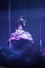 幻灯：周笔畅广州个唱举行 化身冷艳女王致敬王菲