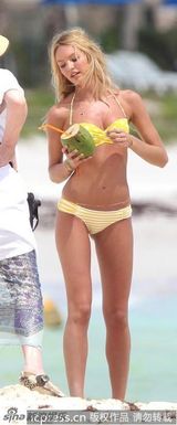 组图：名模坎蒂丝泳装大片 蜂腰翘臀展致命诱惑