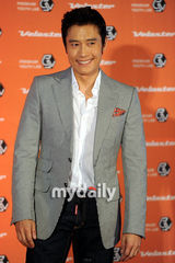 组图：李秉宪等出席汽车发布会 帅男靓女众星闪烁