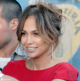 组图：詹妮弗-洛佩兹清凉装扮现身乌拉圭海滩