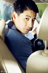 组图：钱泳辰初夏写真魅力多变