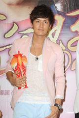 组图：吴克群再演偶像剧 否认是性爱光盘主角