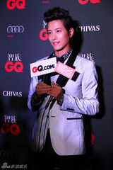 组图：张峻宁出席GQ盛典展型男风范