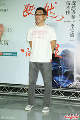 组图：李宗盛桃红衬衫开唱 称林忆莲唱得更好