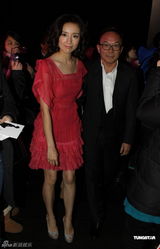 组图：董洁桃红色礼服娇媚可人 陈数高贵典雅