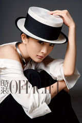 高清组图：杨幂中性装扮登封面 展现坚强一面