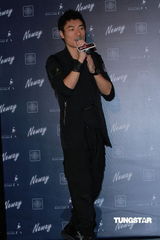 组图：许志安个唱压力大 新歌MV众多好友客串