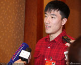 组图：明星委员两会众生相 本山风趣宋祖英严肃