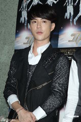 组图：JPM睽违两年出新出辑 与獒犬威廉属良性竞争