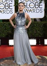 组图：金球奖女星红毯 沃特森露背亚当斯八字奶