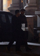 组图：徐峥与宁浩深夜泡吧 畅聊四小时