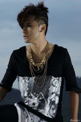 组图：黄征打造迷幻写真 出道十年从容蜕变