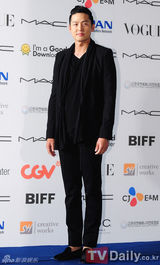 组图：众韩星亮相第17届釜山电影节蓝地毯