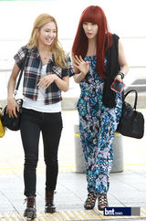 组图：少女时代分队泰蒂徐赴美参加SM巡演亮相机场