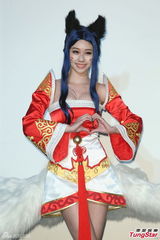 组图：张景岚戴猫耳卖萌 自曝前任是游戏宅男