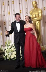 高清组图：奥斯卡后台获奖众星举金人光彩照人