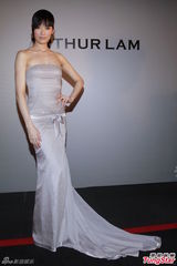 组图：林莉急嫁不排斥外国男 为四川灾民求帮助