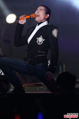 组图：萧敬腾受恐吓照常演出 保镖贴身保护