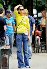 组图：前阿汤嫂独自逛街 街头表情落寞