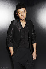 组图：王今铎拍型男写真 酷帅黑衣霸气十足