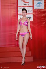 组图：候选亚姐泳装亮相 韩国选手压鼻否认整容