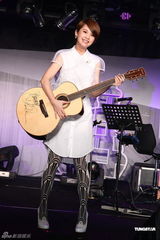 组图：杨丞琳变身陶喆粉丝 狠拒潘玮柏梦中情