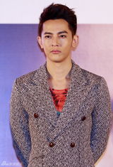 组图：谢娜与汪东城谈情 喊话春晚求邀约