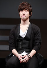 高清图：朴艺珍等出席韩片《HEAD》制作发布会