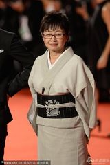 组图：《杀无赦》首映 渡边谦携妻亮相