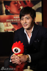 组图：张东健宣传《危险关系》大谈爱情观