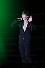 组图：韩星金贤重上海开歌友会大秀劲舞