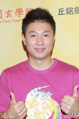 组图：李小鹏有女万事足 笑称女儿遗传运动基因