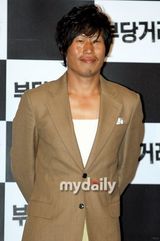 组图：黄正民柳承范刘海振新片《不当交易》试映