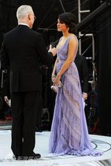 组图：米拉-库妮斯亮相奥斯卡 蕾丝长裙秀傲人双峰