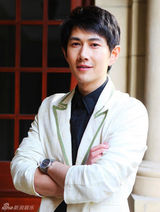 组图：何明翰夏日拍摄型男雅致写真