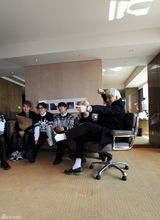 组图：对话韩团Block B 曝健身房常遇金秀贤