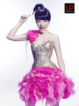 组图：新声代歌手熊子锐时尚摩登写真首发