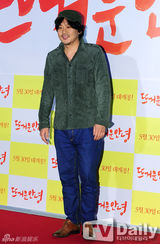 组图：FTIsland朴信惠CNBLUE等捧场李洪基新片