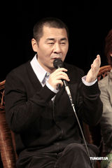 幻灯图：《人山人海》开机 小陶虹复出携手陈建斌