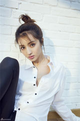 组图：麦迪娜时尚文艺写真 变身舞蹈精灵